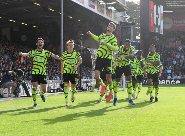 1696129796673041120.jpg 1709919572-612x612.jpg