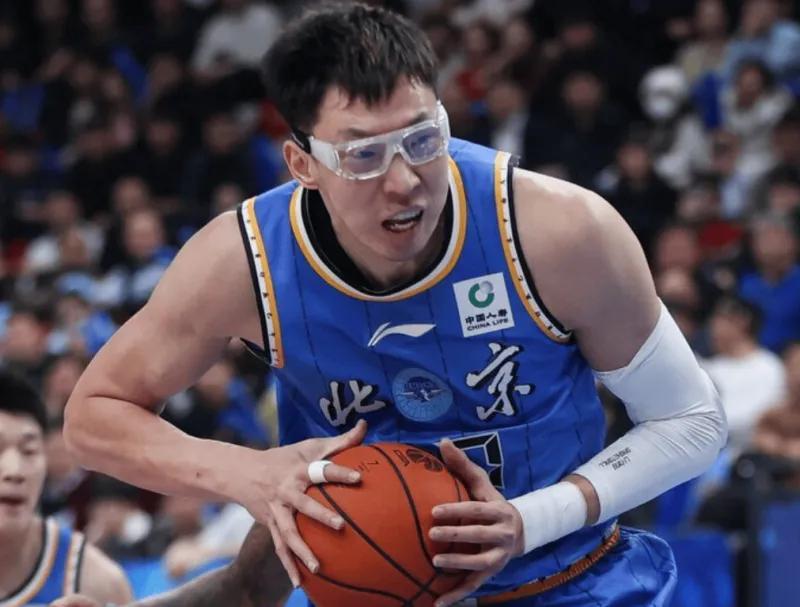 必一运动-北京遭致命打击!周琦眼部受伤,外加2内线伤停,后续内线咋办?